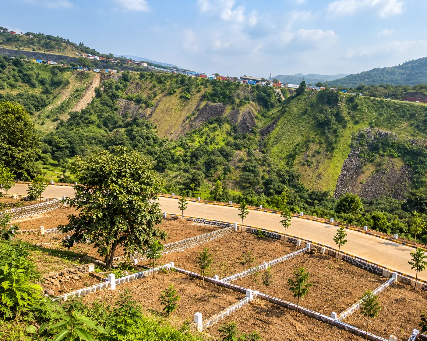 Kolewadi plots Pune – 1 guntha bungalow plots with 20 ft internal road, boundary marking and green hills